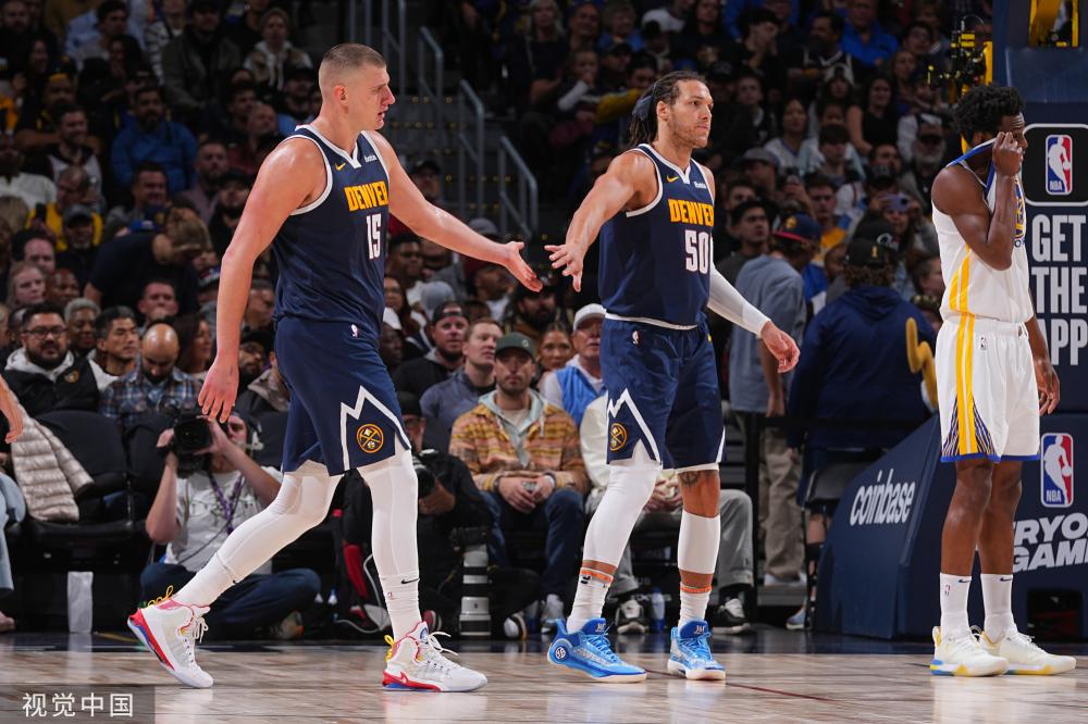 以及她与队 以及她与队