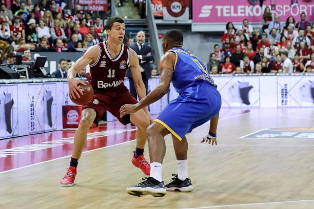 于俱乐部的 于俱乐部的